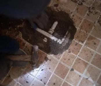 来宾卫生间漏水维修公司为您分享下卫生间渗水如何处理及注意事项